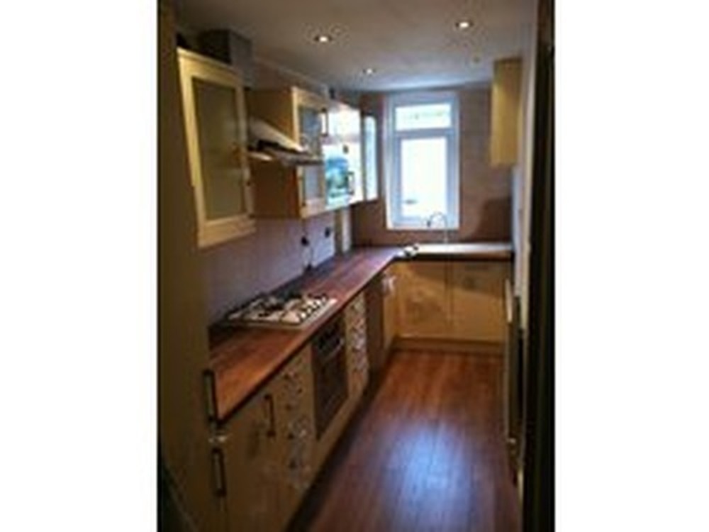 Tile kitchen splashbacks & fit skirting board Tiling job in Leeds