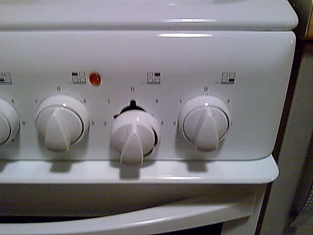 Indesit cooker, broken knob, fuse blown? Electrical job in Welwyn