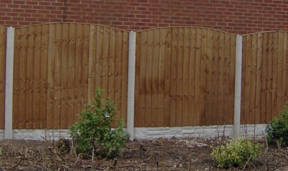 fencing-concrete-posts-gravel-boards-closed-boards-fencing-job-in