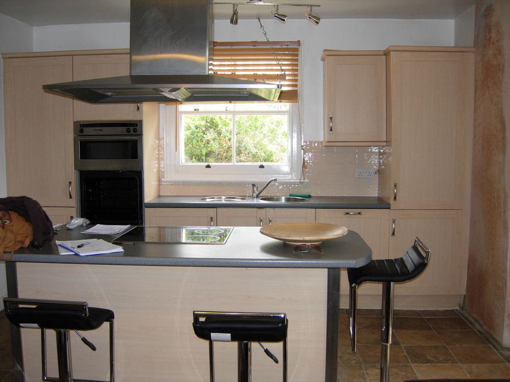Install Kitchen cooker hood (Island hood) Hackney E9 Kitchen Fitting