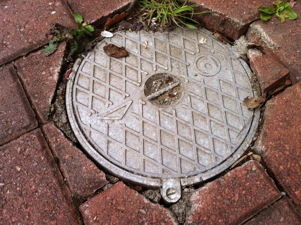 Reset 2 x drain covers on block drive Driveways job in Abergele